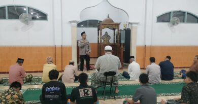Kapolsek Tualang Hadiri Gerakan Sholat Subuh Berjamaah di Masjid Tawakkal, Ajak Jamaah Jaga Kamtibmas