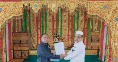 LDII Kerinci Kanan Serahkan Pelaminan untuk Dukung Fasilitas Akad Nikah di KUA