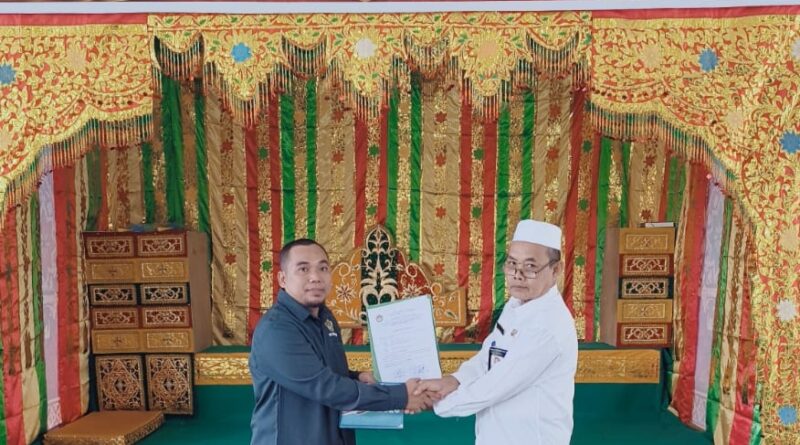 LDII Kerinci Kanan Serahkan Pelaminan untuk Dukung Fasilitas Akad Nikah di KUA