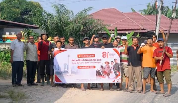 Sambut HUT ke-81 RI, LDII Rokan Hulu Gerakkan Warga dalam Kerja Bakti Nasional