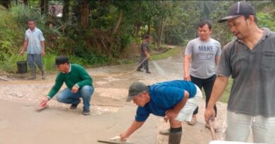 Warga LDII Sido Mukti Gotong Royong Perbaiki Jalan Lingkungan secara Swadaya